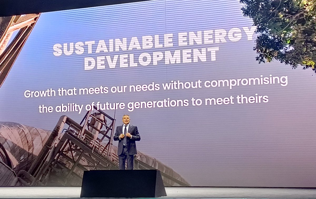 lucadon82's tweet photo. #BHAM2024 #EnergizingChange is ongoing in #Florence.
@bakerhughesco chairman opening speech keywords were #Decarbonizing, just & fair #energytransition, #climatechange, impact of #generativeAI.
#Gas as a transition fuel displacing #Coal.
#Efficiency at the core of next decade. https://t.co/YZsBocIGQM