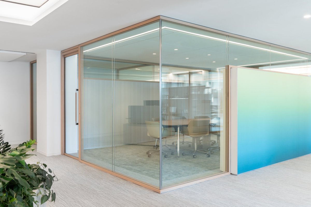 This complete renovation of a confidential financial services firm is a testament to meticulous design and functionality. The renovation allowed for an open office area, conference and boardrooms, and a café.

📌 Washington, DC
📸 © Laura Metzler photography