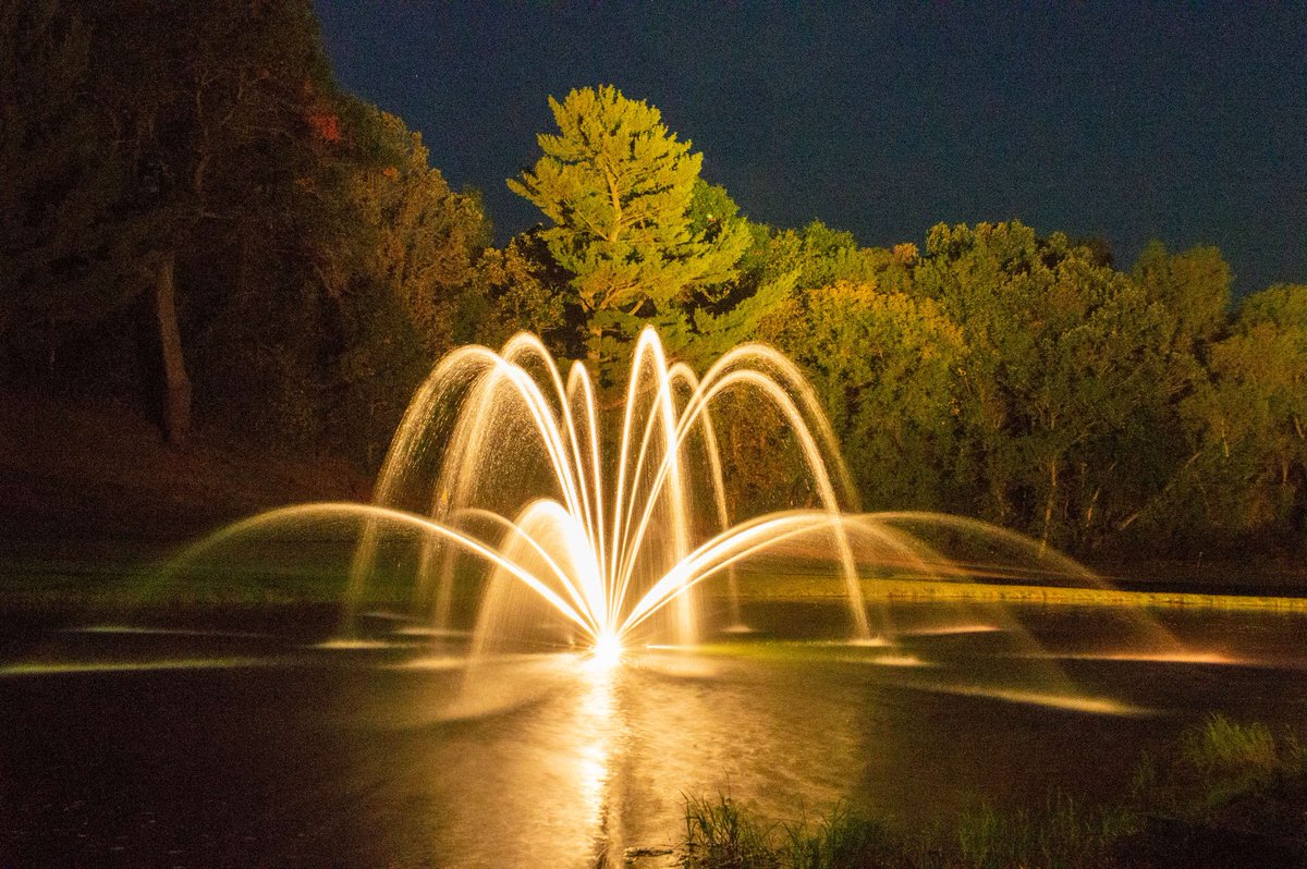 Kasco WaterGlow Lighting will dramatically illuminate your fountain or surface aerator into the evening! Available in composite or stainless steel housings and with several color options, these versatile lights are the perfect addition to your display. ⛲🔦