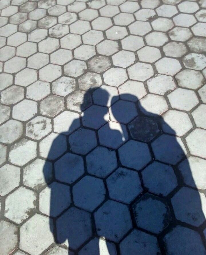 29/28 yaşlarında evli kapalı bir çiftiz. Önceliğimiz saygı sevgi ve hoş sohbet  edebileceğimiz çiftlerle konuşmak isteriz.