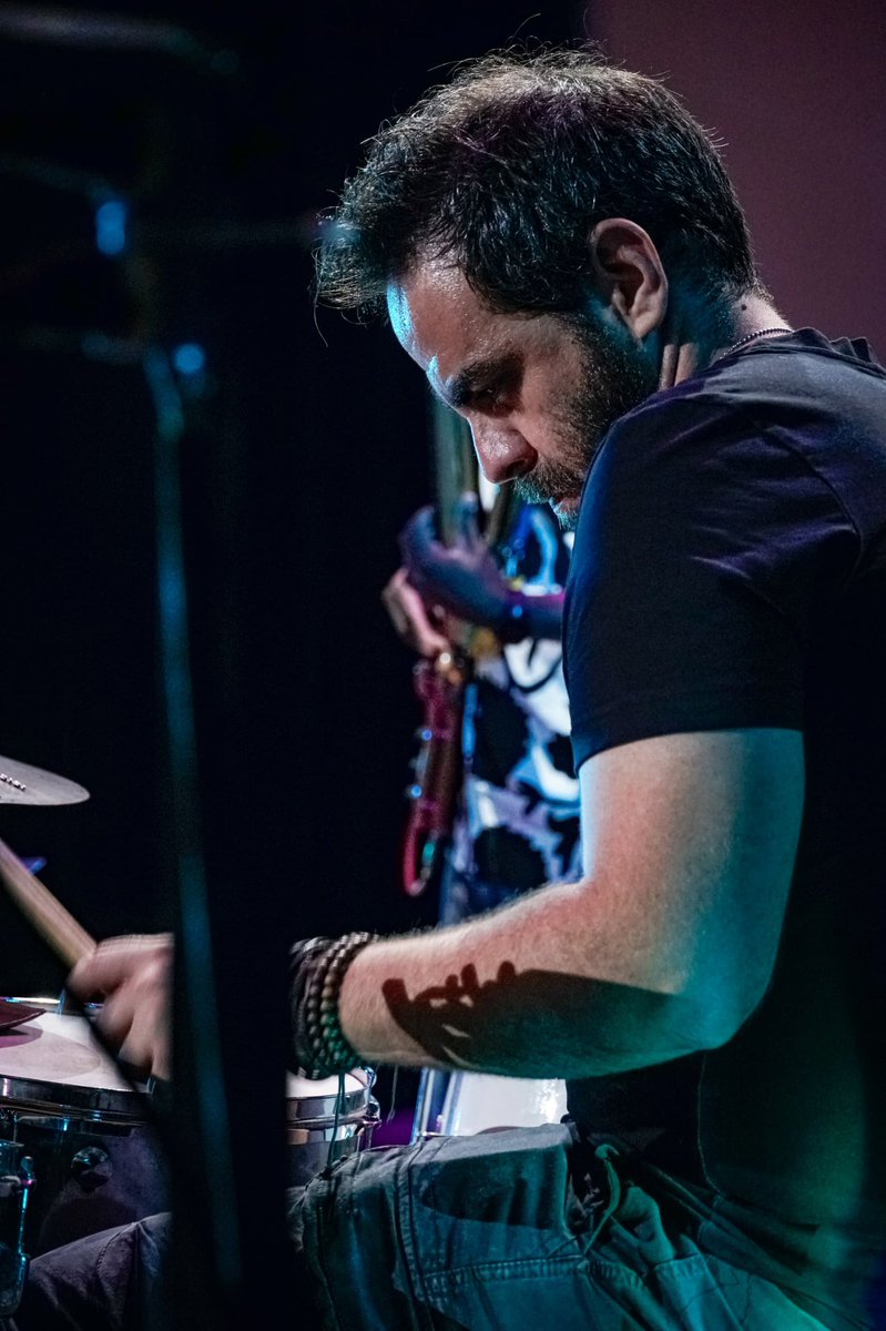 Gracias a @fabricadeartecubano y @festivalinternacionaljazzplaza por dejarlos estar !! Gracias a mi Tropa por tanta música y tan lindas energías !! Gracias a todos los amigos q se llegaron !!! Gracias a mi hermano <a href="/cevvguit/">Carlos E. Varona</a> por estas fotacas !!Tas escapao.. Q viva la música !!