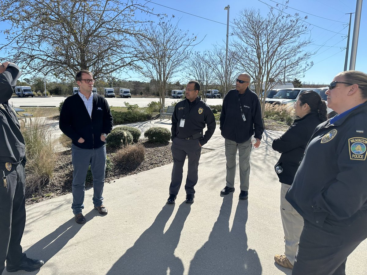 WilmingtonPD's tweet photo. Thank you Wave Transit for hosting our WPD Command Staff today at your Operations Center. We enjoyed meeting with your team to learn more about your day to day operations! 🚐🚏 @WaveTransitILM https://t.co/61fMjnpftQ