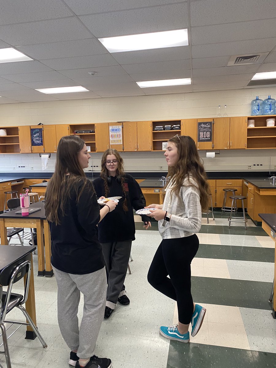 DrWatros's tweet photo. Biotech students enjoyed a Biotechnology Career Networking Mocktail Party in class today. Students shared info from projects they had completed about biotechnology careers as if they were employees in their chosen career. 
#scienceisfun #futurescientists 
@HTSD_West @WeAreHTSD https://t.co/RQZbbyxCQg