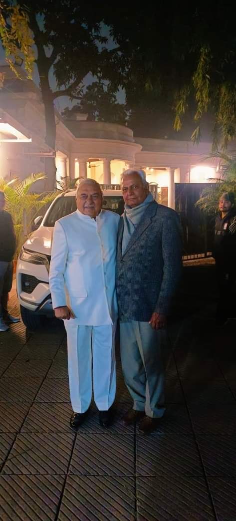 GillankheraPS's tweet photo. आज दिल्ली आवास पर नेता प्रतिपक्ष चौ. @BhupinderShooda जी (पुर्व मुख्यमंत्री, हरियाणा) से मुलाक़ात कर उन्हें फतेहाबाद के खंड भट्टूकलां मे किसानों द्वारा किए जा रहे सेम ग्रस्त भूमि सुधार आंदोलन की मांगो पर सरकार द्वारा उन्हें पूर्ण करने के विश्वास पर आंदोलन स्थगित करने की जानकारी दी व फतेहाबाद के राजनीति हालात ��र चर्चा की.