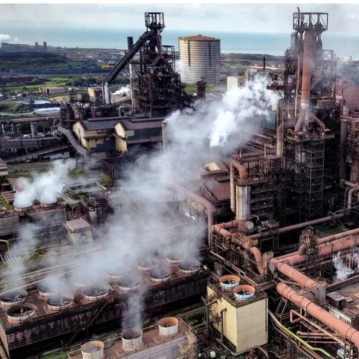 #Tata Steel discloses £160m losses in 3 months, averaging £1.7m daily. Plans for Port Talbot restructuring and greener steelmaking. Open to further investment, no government loss coverage expected.

Read more on shorts91.com/category/india… 

#TataSteel #PortTalbot #UK #UKSteel