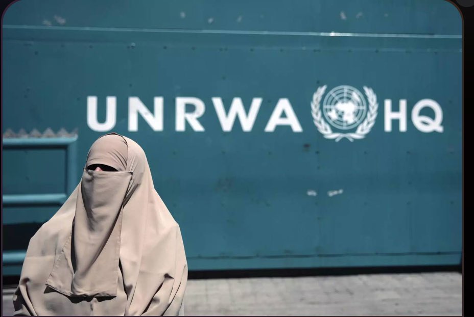 casualmentebird's tweet photo. ulteriori dettagli sul coinvolgimento dei dipendenti dell'UNRWA nell'attacco terroristico del 7/10 Un dipendente ha rapito una donna un altro ha distribuito munizioni ai terroristiUn altro lavoratore ha partecipato a un massacro in uno dei kibbutz.
10 dei 12 sono membri di Hamas https://t.co/FSgfjU8ONf