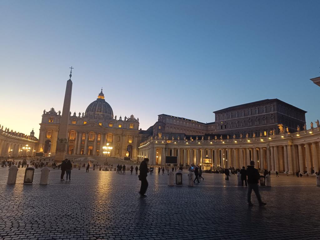 virolai_molins's tweet photo. L'alumnat de 2nBatx gaudeix aquests dies del viatge de fi d'etapa! Benvenuti a Roma! https://t.co/1JfHAVbNvw