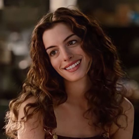 TheCinesthetic's tweet photo. anne hathaway in love and other drugs https://t.co/LIam2HaX1M