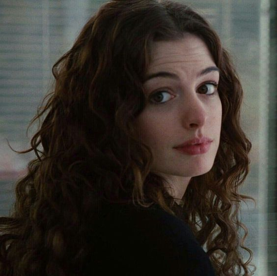 TheCinesthetic's tweet photo. anne hathaway in love and other drugs https://t.co/LIam2HaX1M