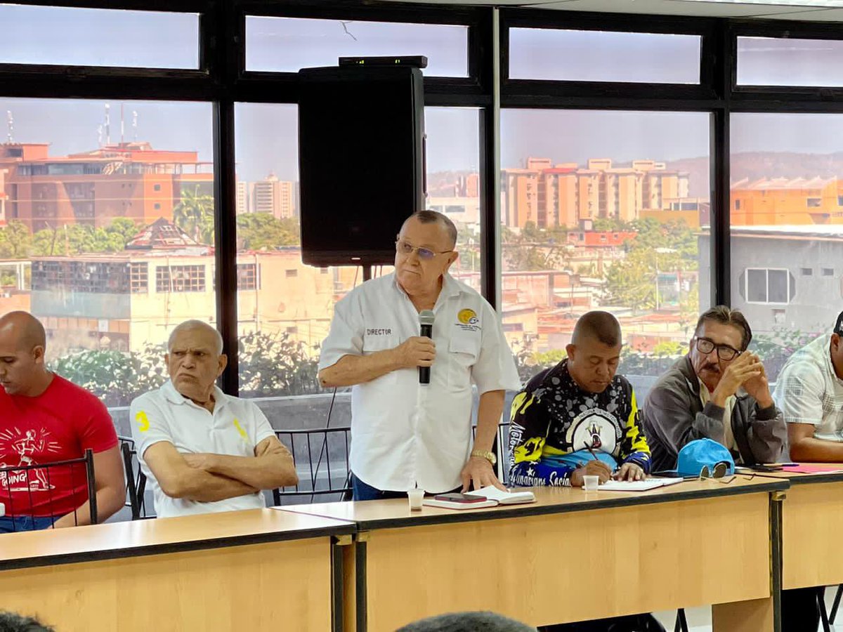 Siguiendo lineamientos del titular del @TransporteGobVe <a href="/rvaraguayan/">Ramón Celestino Velásquez Araguayán</a> y del gobernador <a href="/luismarcanos/">Luis Marcano</a> la Secretaria General de Gobierno <a href="/kahomsi/">Katiuska Homsi</a> encabezó este lunes #29ENE el encuentro del Órgano Superior del Transporte en el estado #Anzoátegui.