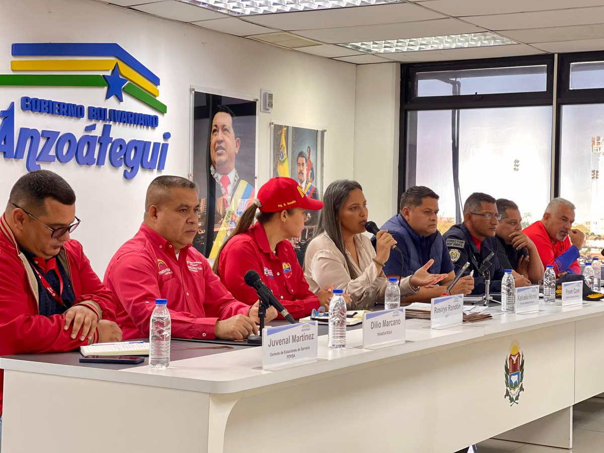 anzoateguigob's tweet photo. Siguiendo lineamientos del titular del @TransporteGobVe @rvaraguayan y del gobernador @luismarcanos la Secretaria General de Gobierno @kahomsi encabezó este lunes #29ENE el encuentro del Órgano Superior del Transporte en el estado #Anzoátegui. https://t.co/jNCBYgVKvj
