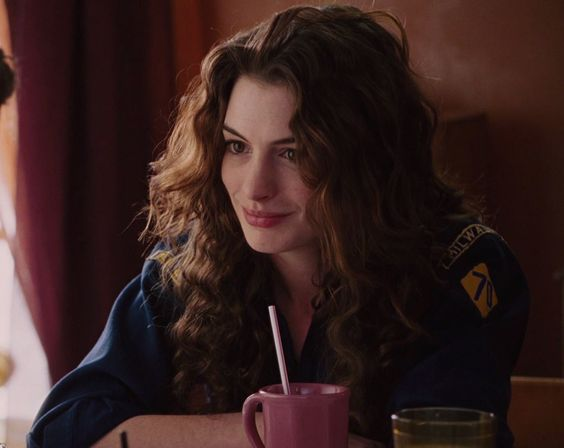 TheCinesthetic's tweet photo. anne hathaway in love and other drugs https://t.co/LIam2HaX1M