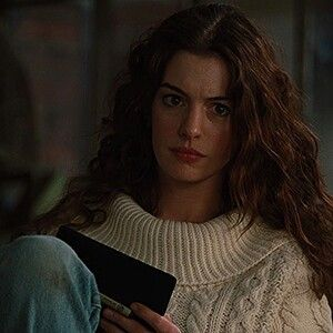 TheCinesthetic's tweet photo. anne hathaway in love and other drugs https://t.co/LIam2HaX1M