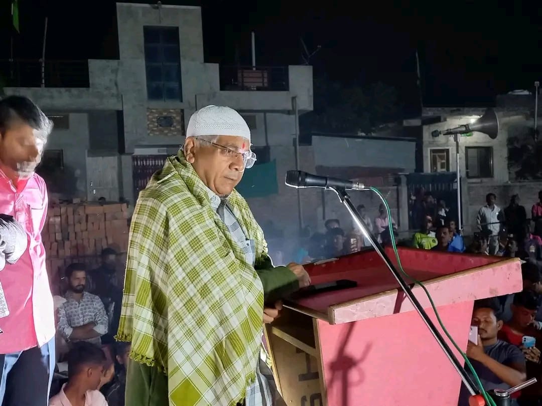 Muslim_With_VBA's tweet photo. हालात-ए-हाज़रा मुस्लिम संवाद सभा, रिसोड शहर जि.वाशिम येथे मुस्लीम बांधवांना मार्ग��र्शन करतांना 
ॲड. बाळासाहेब आंबेडकर. https://t.co/4237h0ROMb