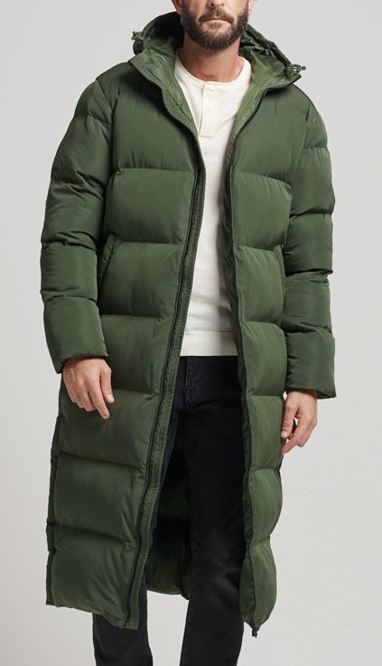 scottparsloe's tweet image. Did I miss a massive sale of puffer jackets in the last 6-12 months? I feel like I&apos;m seeing people dressed up like walking sleeping bags absolutely bloody everywhere at the moment 😜