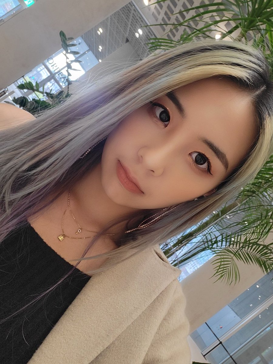 KELT9b_official's tweet photo. KELT9b 'Lua'

#happybirthday #축하해요 #birthday #happyluaday #kpop #lua 
#태어나줘서고마워💕 https://t.co/LMf3fqzdsT