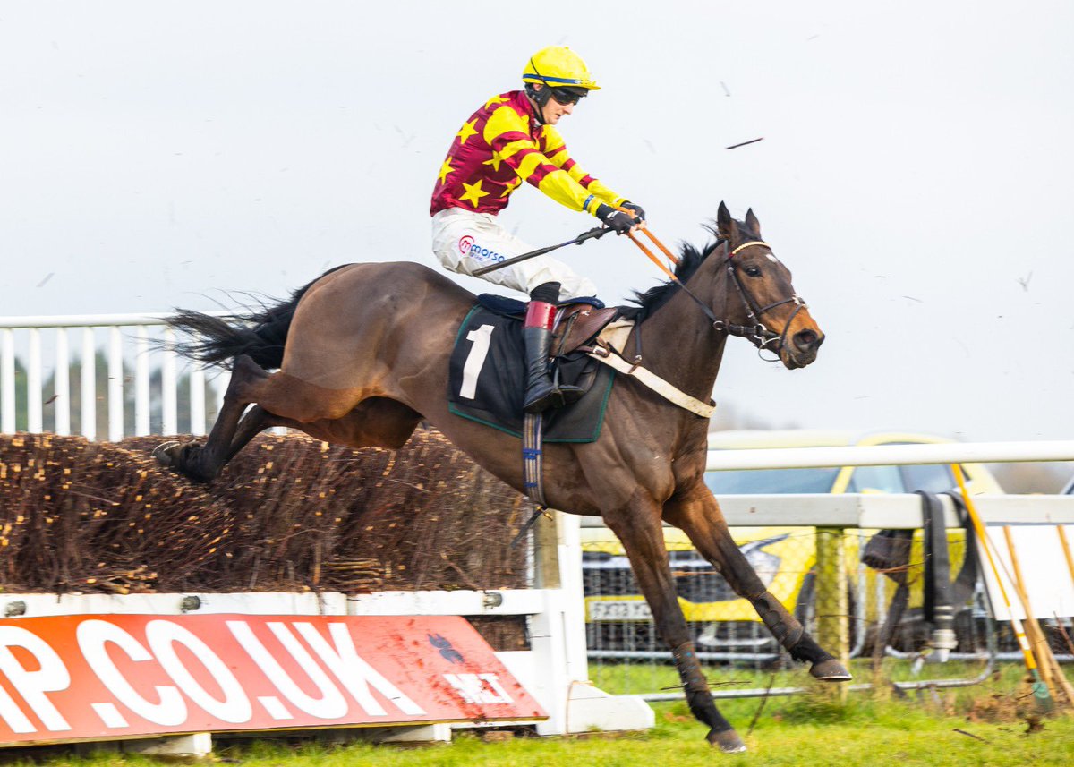 Duhallow Tommy backs up his win last week at @plumptonracecourse under Ben Bromley. Well done to his owners John and Marion Terry and to the team at home for keeping him in such great form!