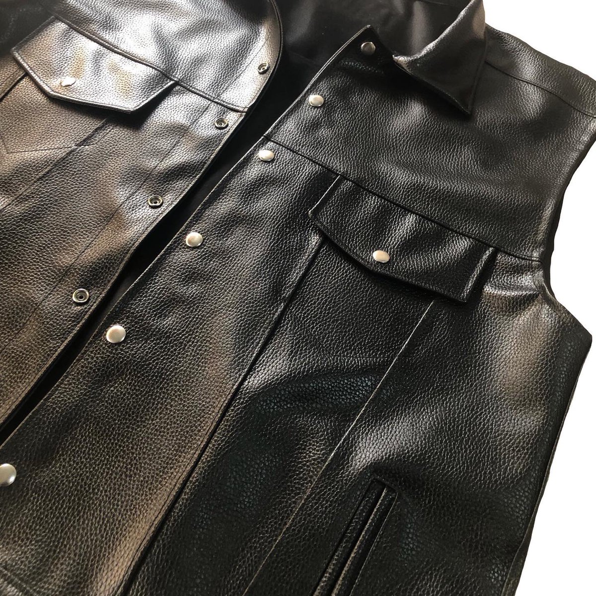 __________Joel's tweet photo. Not done any but working with leather isn’t impossible as you can see… https://t.co/wvYQo40OG5