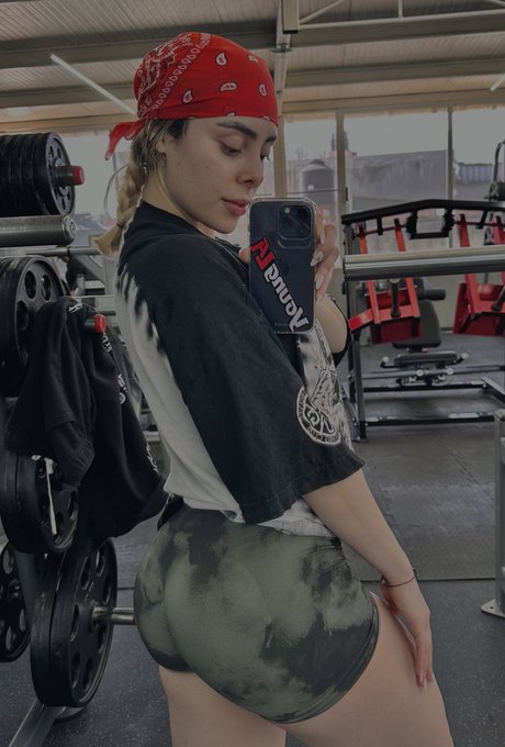 2 pic. hay gym= ara feliz https://t.co/KB52pUTjEv