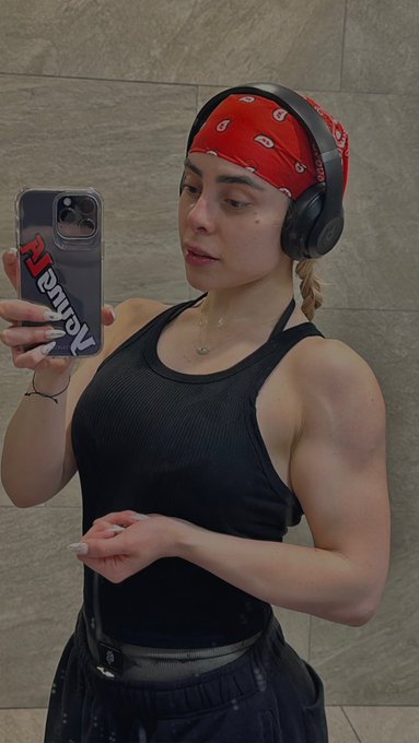1 pic. hay gym= ara feliz https://t.co/KB52pUTjEv