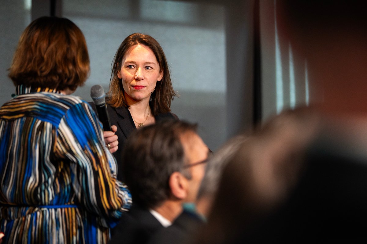 HankeBruinsSlot's tweet photo. Op de #Ambassadeursconferentie in Den Haag sprak ik met onze ambassadeurs, consuls-generaal, permanente vertegenwoordigers en speciaal gezanten over het Nederlandse buitenlandbeleid. https://t.co/CzlevtTydL #MinBZ https://t.co/uf1NqbWj7w