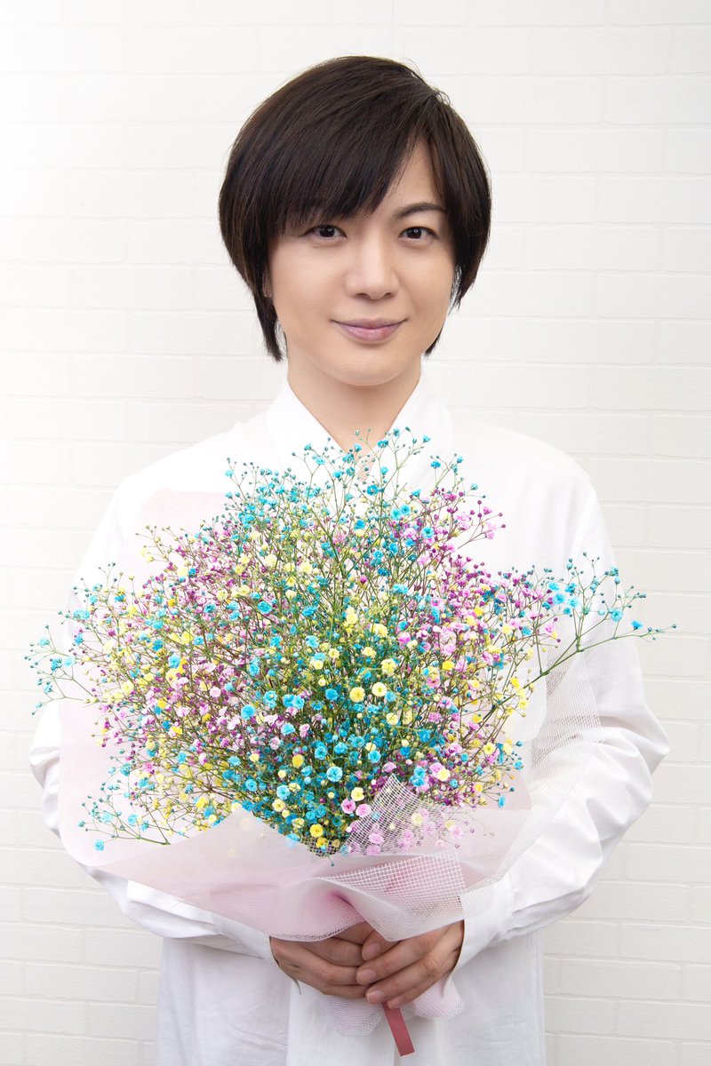 takeshima_staff's tweet photo. "かすみ草"

  花言葉は

  「感謝」

かすみ草は主役。
白は美しく、カラフルは華やか
英名は"baby's breath"
「赤ちゃんの吐息」
柔らかな雰囲気がぴったりですね。
いつもありがとうございます。
今日も１日お疲れ様でした。
#ひろネット #絆 #祈り #想いは一つ #花 #花言葉 https://t.co/mr1evMBxva