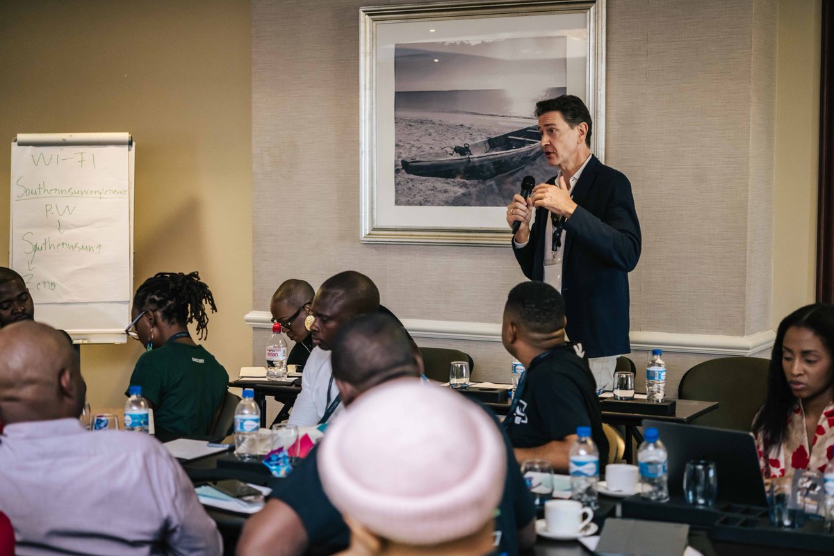 MusicInAfrica's tweet photo. ACP UE Culture programme representative Gian Giuseppe Simeone shares insights on grantee financial reporting at the conference.

#soundconnects
#soundconnectsfund
@goetheinstitut 
@acpeuculture https://t.co/pbEDFrqX9i
