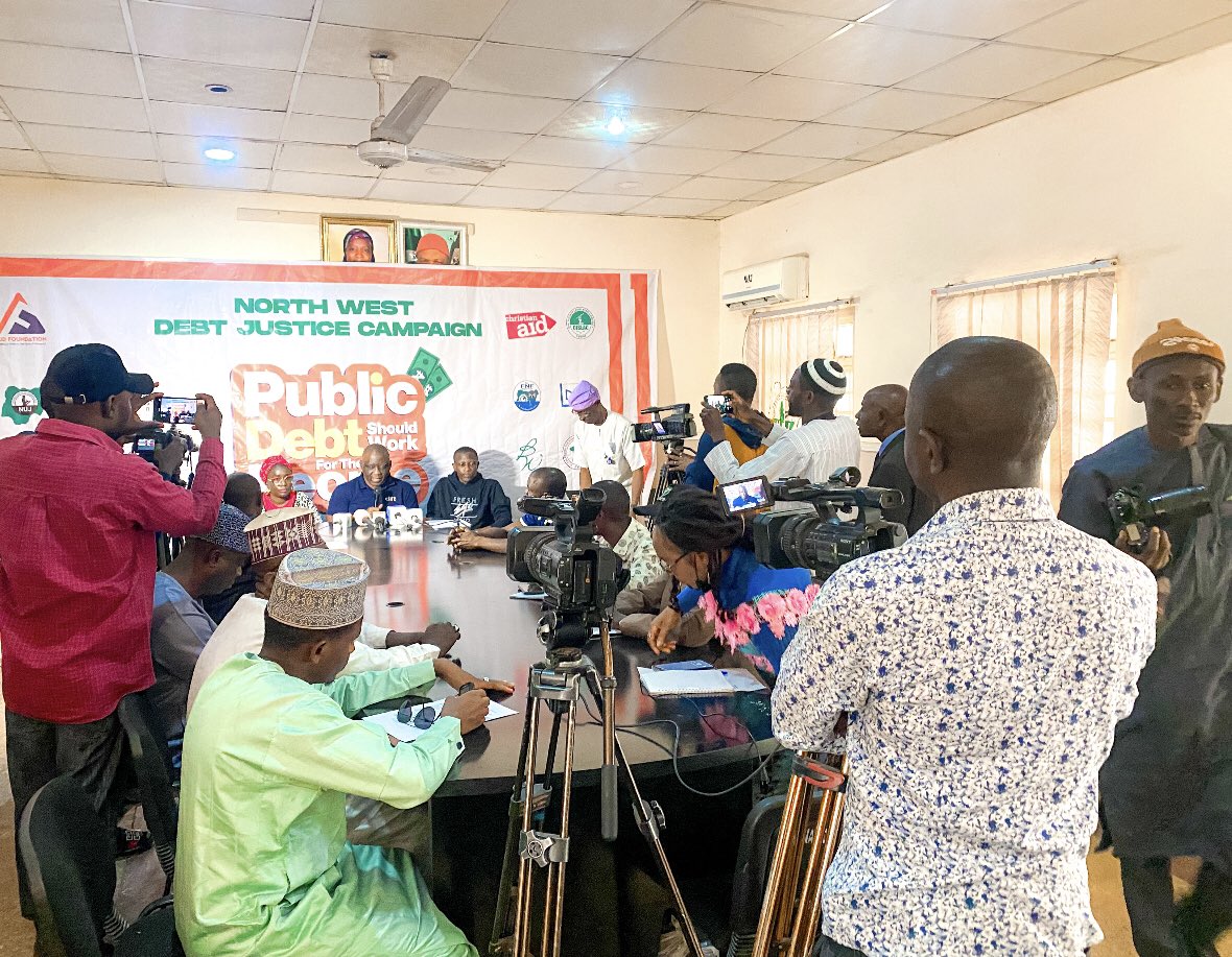 aidfoundation's tweet photo. @NLCHeadquarters @NUJofficial @kadirsgovng @NiesvNational @nassnigeria @KadunaAssembly @LibertyTVNews @CDDWestAfrica @ogpkaduna @ogpnigeria @icpcnigeria @PremiumTimesng @CorrectFMKaduna @seunokin @Bulamacartoons Today 29:01:2024,
At the hall of the Nigeria Union of Journalist (NUJ), we launched a competition that will encourage citizens to amplify their views on alternative sources of funds for State Governments in the Northwest. 

#Debt4Justice https://t.co/qlMD3YGLgD