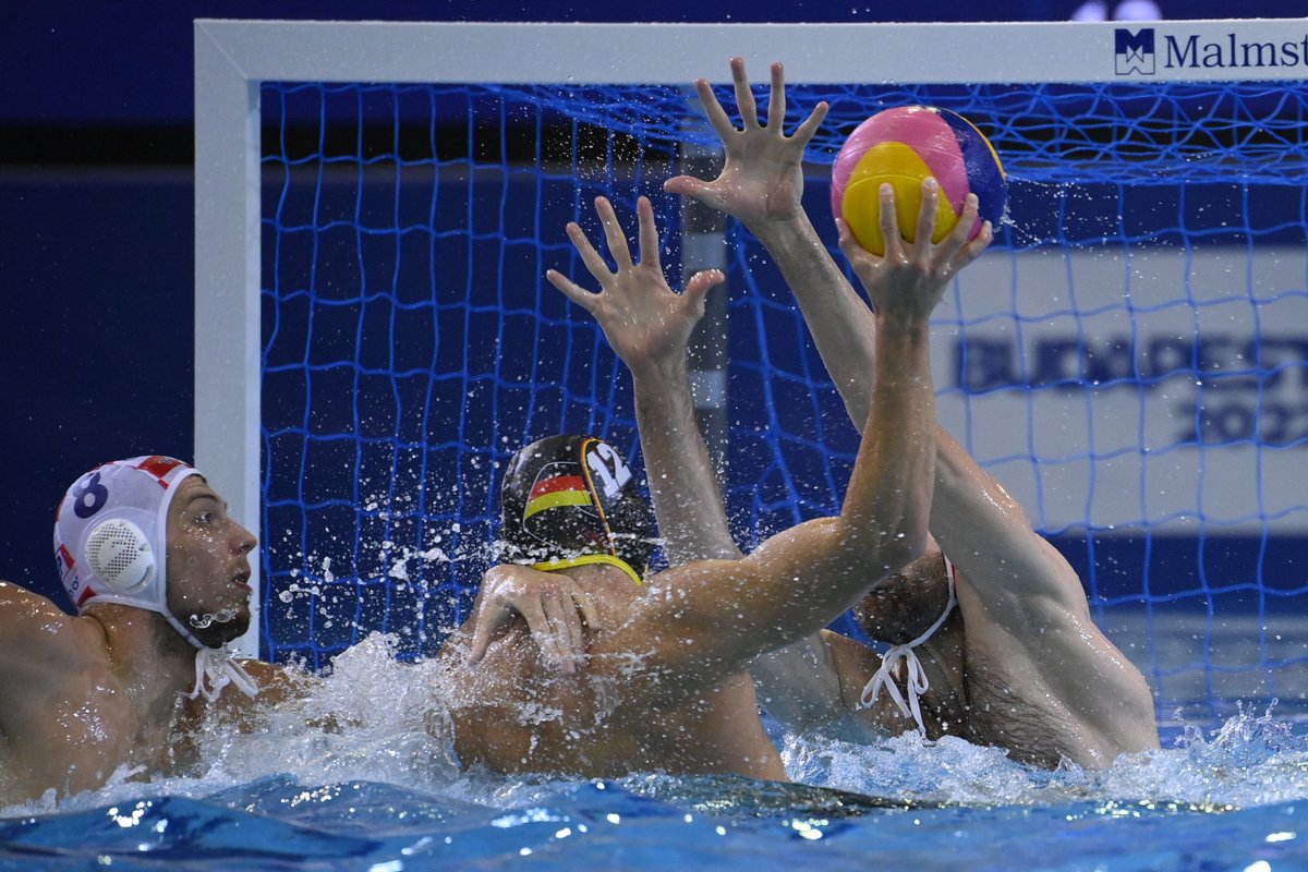 Aspetar's tweet photo. ☀️🏅🏊‍♂️
Aspetar, with its extensive experience in providing medical care for major sporting events, is well-prepared to handle the challenges of organizing medical support for the 2,600 elite athletes from 190 nations competing for glory in Doha during the World Aquatics Championships Doha 2024.

🔗 https://t.co/qoVLNdWwxZ

#AquaDoha24 @AquaDoha24