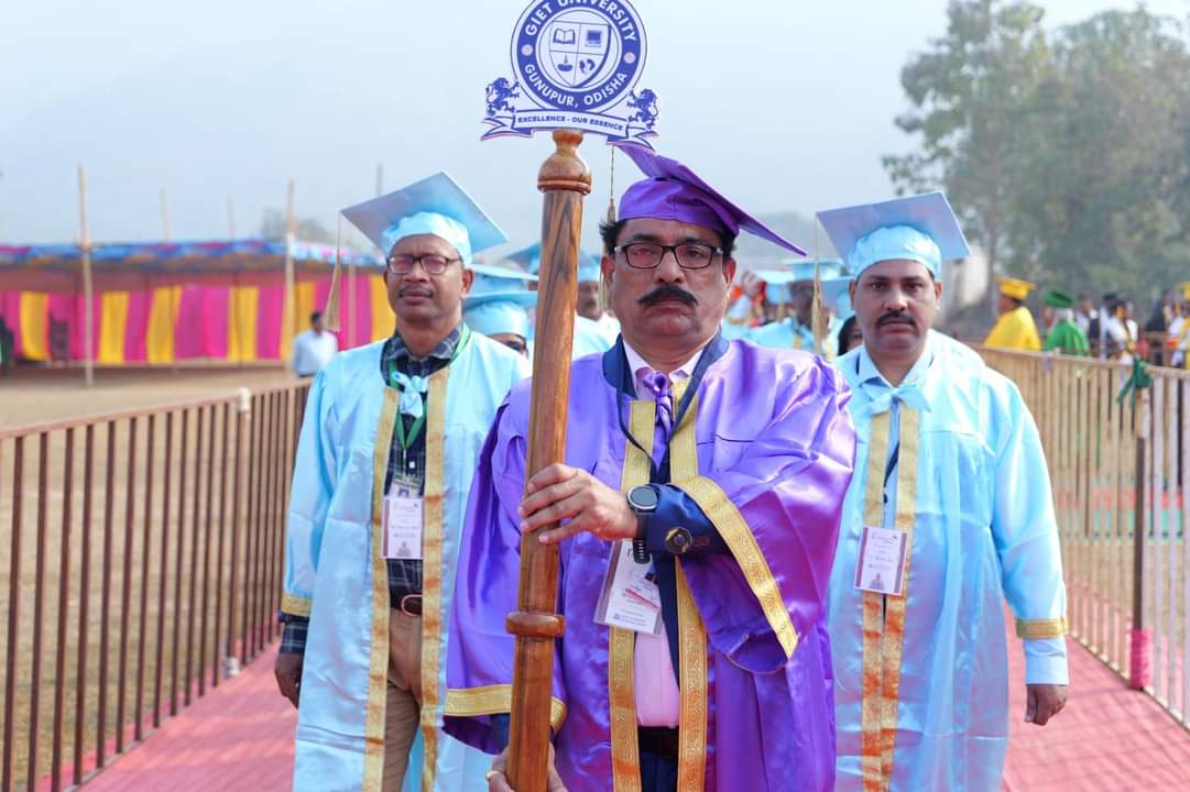 ribhupanda's tweet photo. 1st Convocation of GIET University https://t.co/dQgMvwiPZs