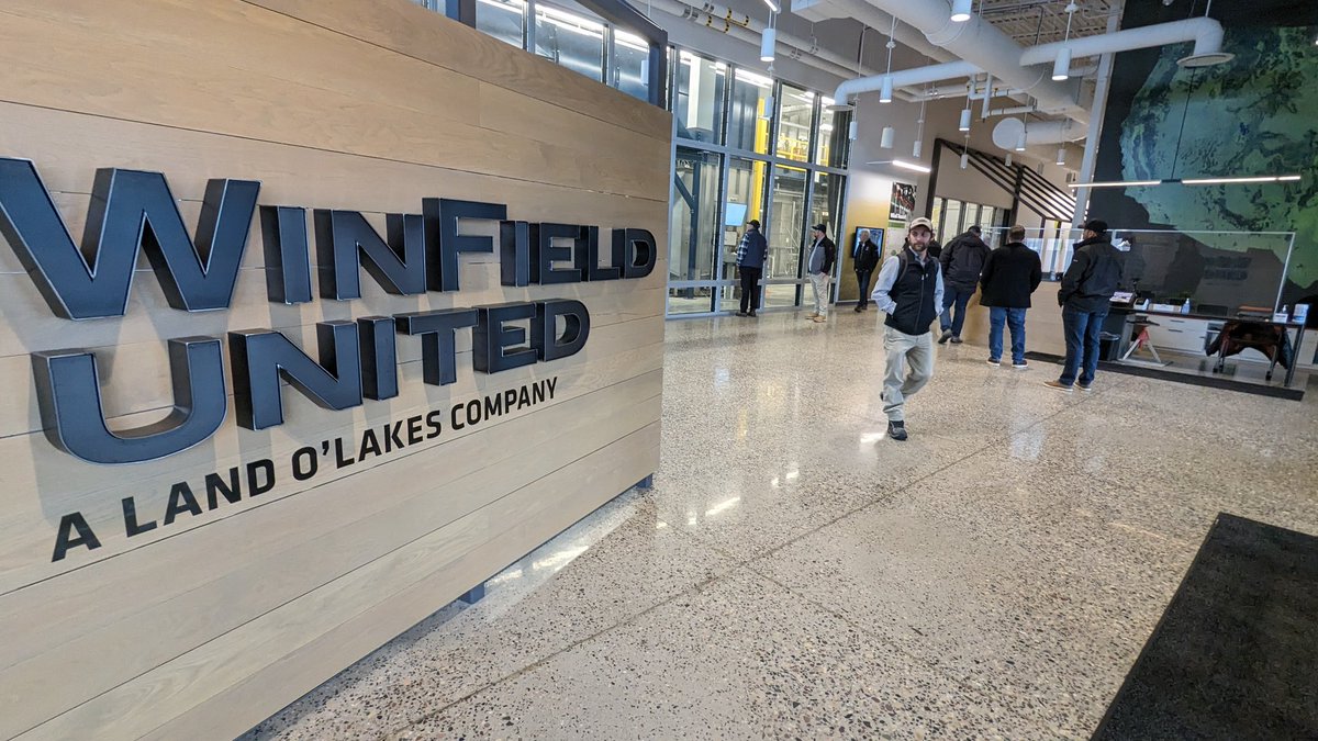jbmoffatt200's tweet photo. Spectacular week last week with a group of our Retailers in Minnesota and Wisconsin! Lots to learn and excellent conversation at the #WinfieldUnited Innovation Centre and  #LandoLakes campus... All about crop protection! #PutInterlockOnEverything! #StrikeLock https://t.co/GhyL9xc4xr