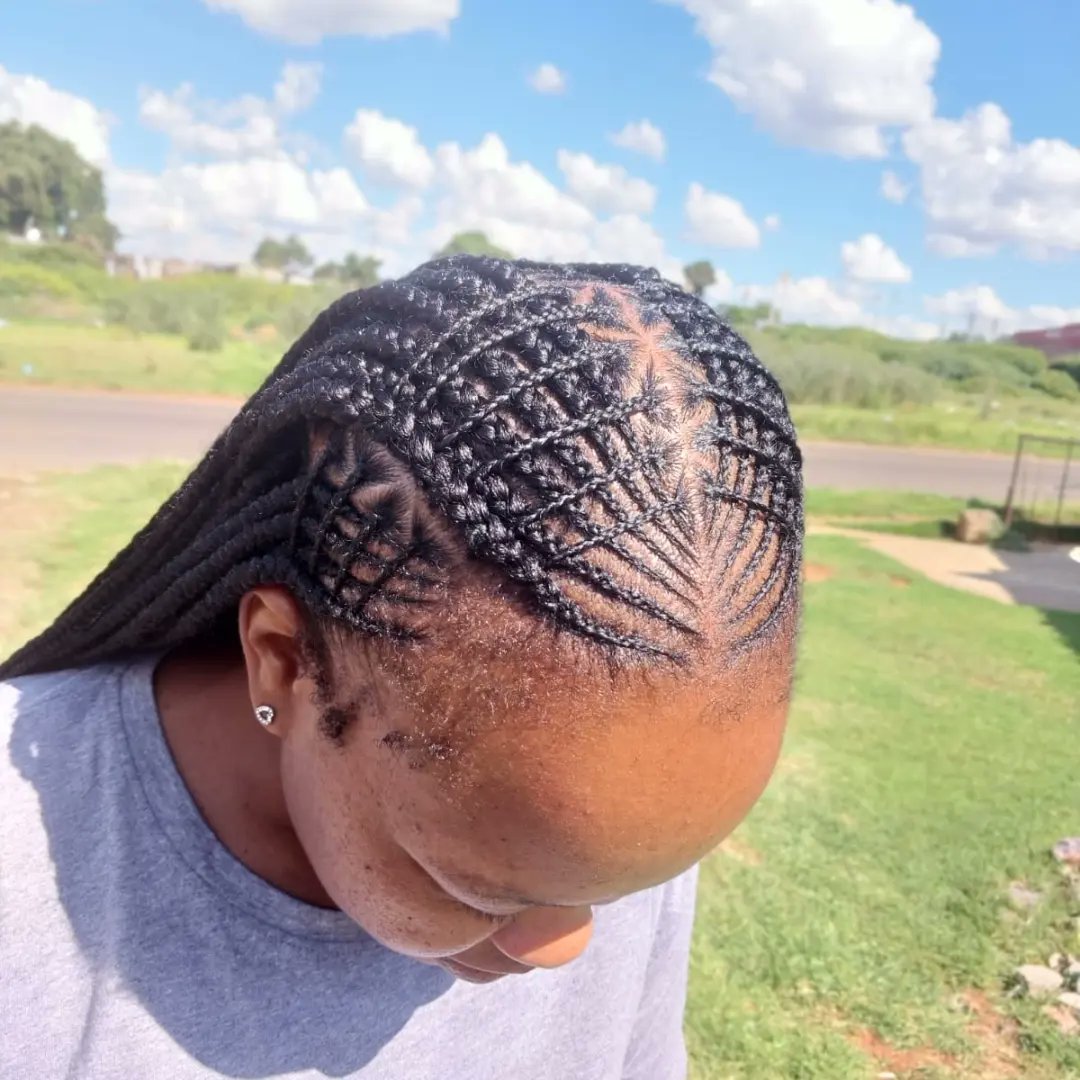 LindoSihoyo's tweet photo. All this for just R450.❤️
Price includes One Million Extensions &amp; Hair Wash.❤️
House calls in Johannesburg only.❤️
House is free, just transportation.❤️
My location is KwaThema/Springs.❤️
Contact 0670415120 for more.❤️ https://t.co/pvGW3LFJcU