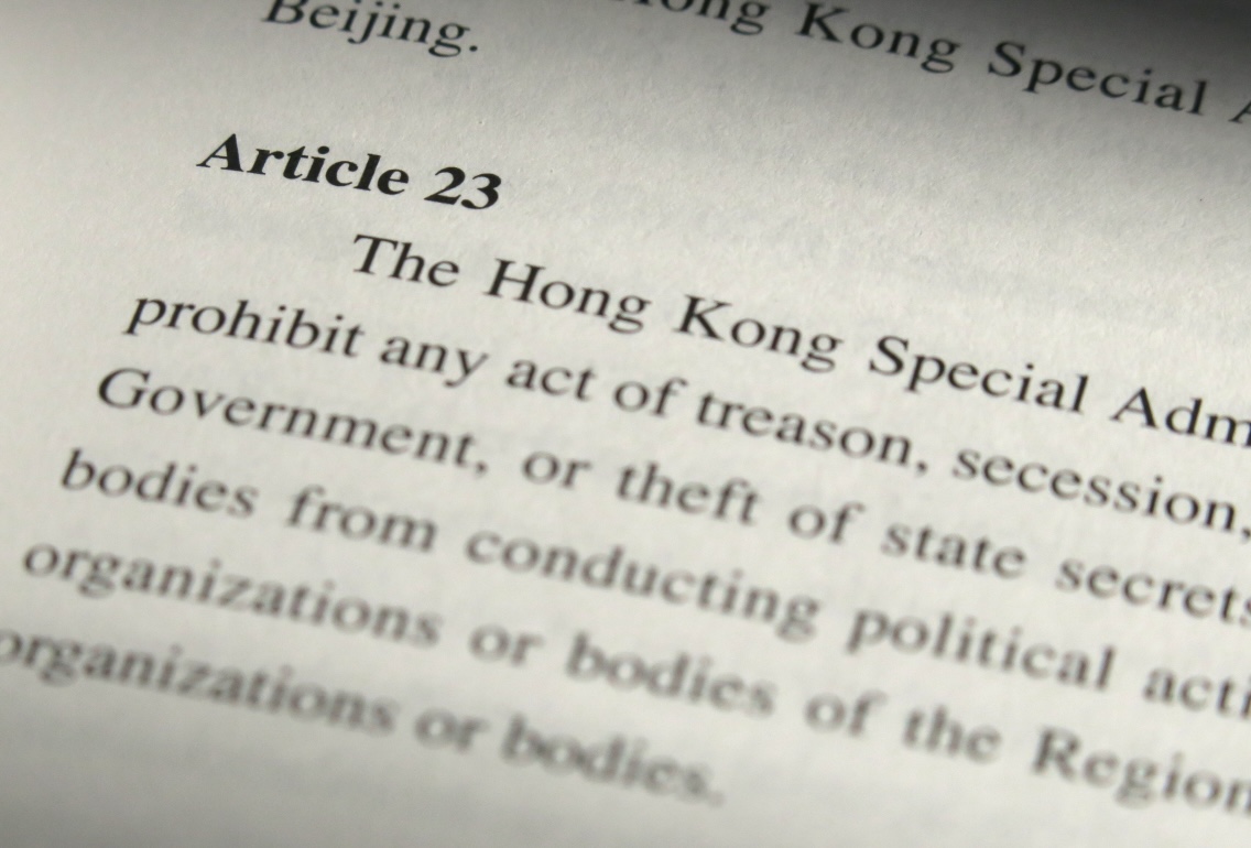 1/ The #HKG will announce the commencement of consultation of Article 23 legislation tomorrow, despite the use of the NSL has almost empowered the gov to take full control of HK society. Here I forecast some key issues of A23 legislation ahead of the official press con: