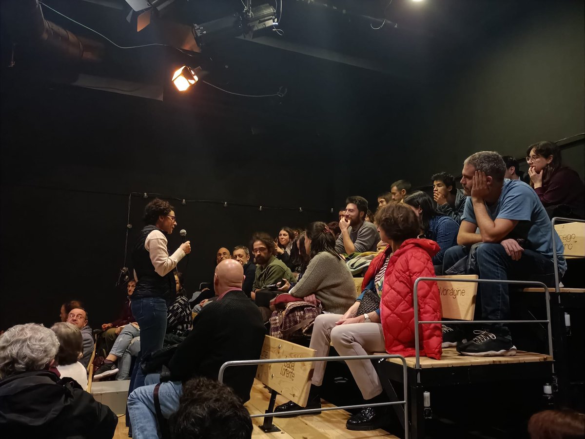 EvoAdapta's tweet photo. 📷 Os compartimos por aquí algunas fotos del @CafeScIFCA que tuvo lugar el viernes pasado en @CafedelasArtesT
🤌🏽Gracias @ifca_csic_uc por contar con la IP de #EvoAdapta, Ana B. Marín-Arroyo, y por organizar estas fantásticas iniciativas para divulgar la #ciencia 💫💀 https://t.co/RpLVIKPYpu