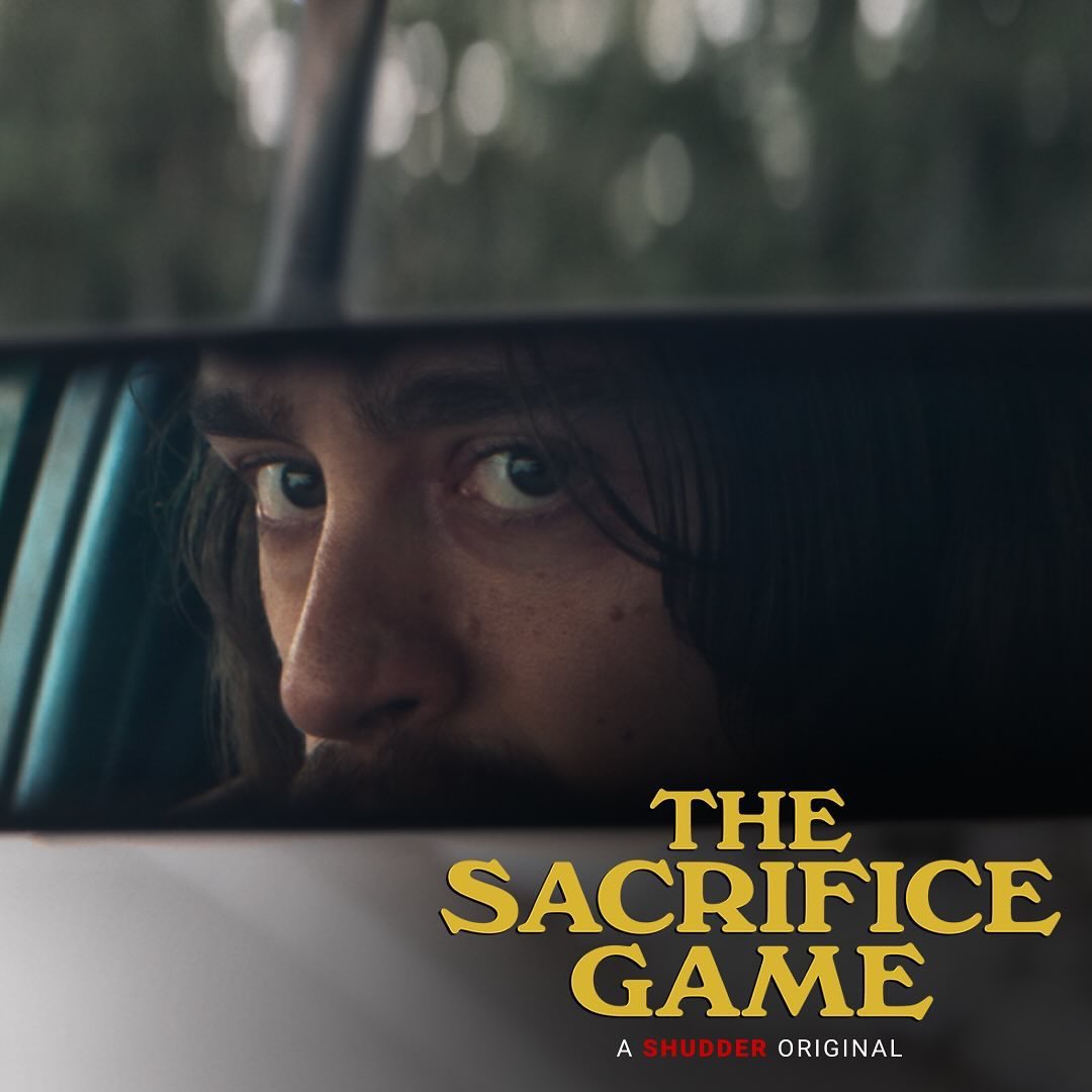 Крисмас холидэйс уже давно позади, а вчера я наткнулся на #TheSacrificeGame - неожиданно годный рождественский хоррор от режиссерки Джен Уэкслер. Неглупый и обезоруживающий зловещий двойник «Оставленных» Александра Пэйна. Как вариант скрасить темный и тихий вечер - очень даже.