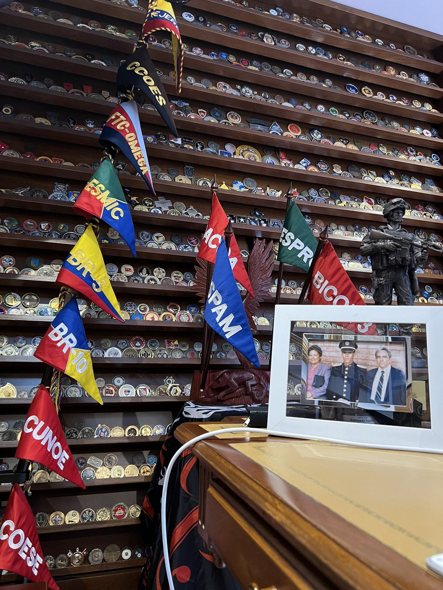 Soldados, Suboficiales y Oficiales; solo quiero recordarles que nosotros nos debemos a la Institución y a la patria misma. Jamás olvidemos nuestros principios y valores; base fundamental de nuestra formación como militares al servicio de la Nación.
☀️☀️☀️☀️