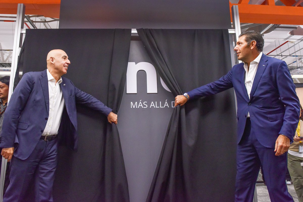 CarlosHankG's tweet photo. El futuro de la banca en México está a punto de cambiar. En unas horas presentaremos la nueva forma de hacer banca. https://t.co/cok0mtLYYt