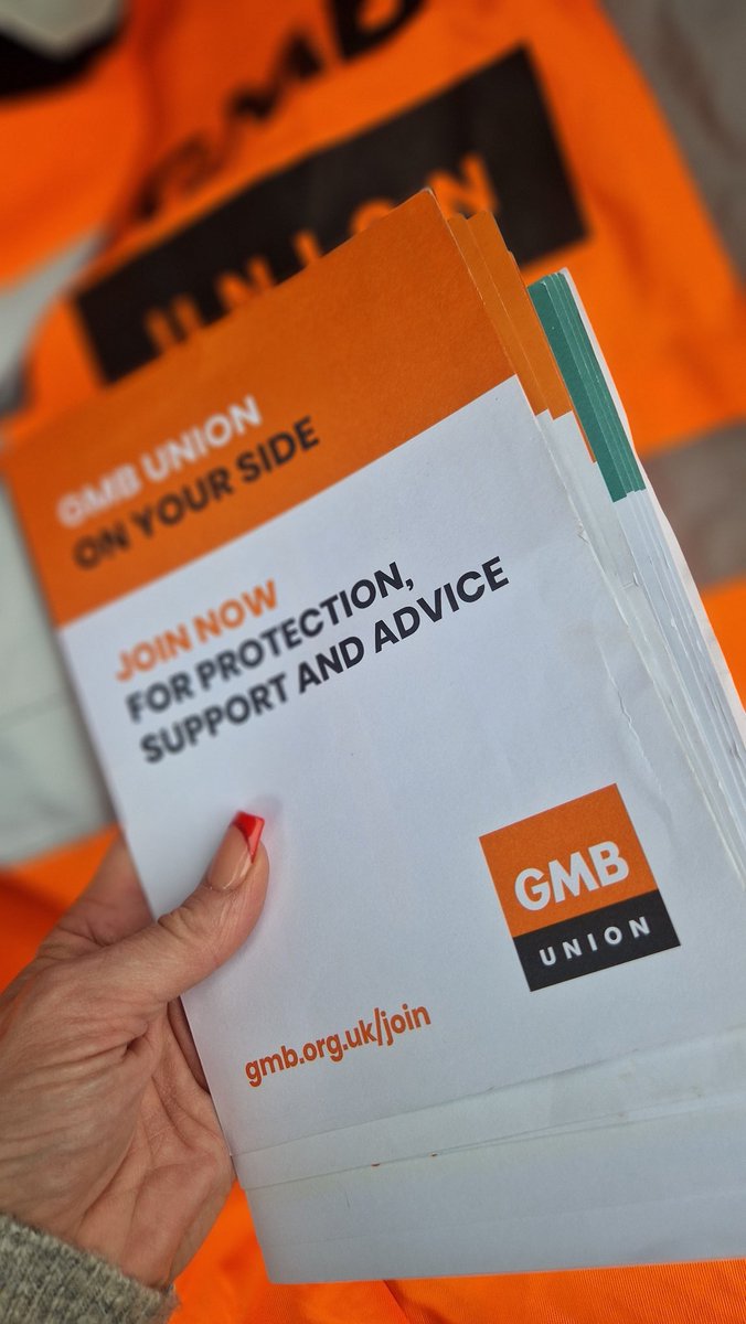Out and about with Nathan and Jens this morning, updating members on the #Swissport pay ballot. 
Engaging with members wanting to get involved with <a href="/GMBMidlands/">GMB Midlands</a> and talking to workers about the benefits of being a GMB member