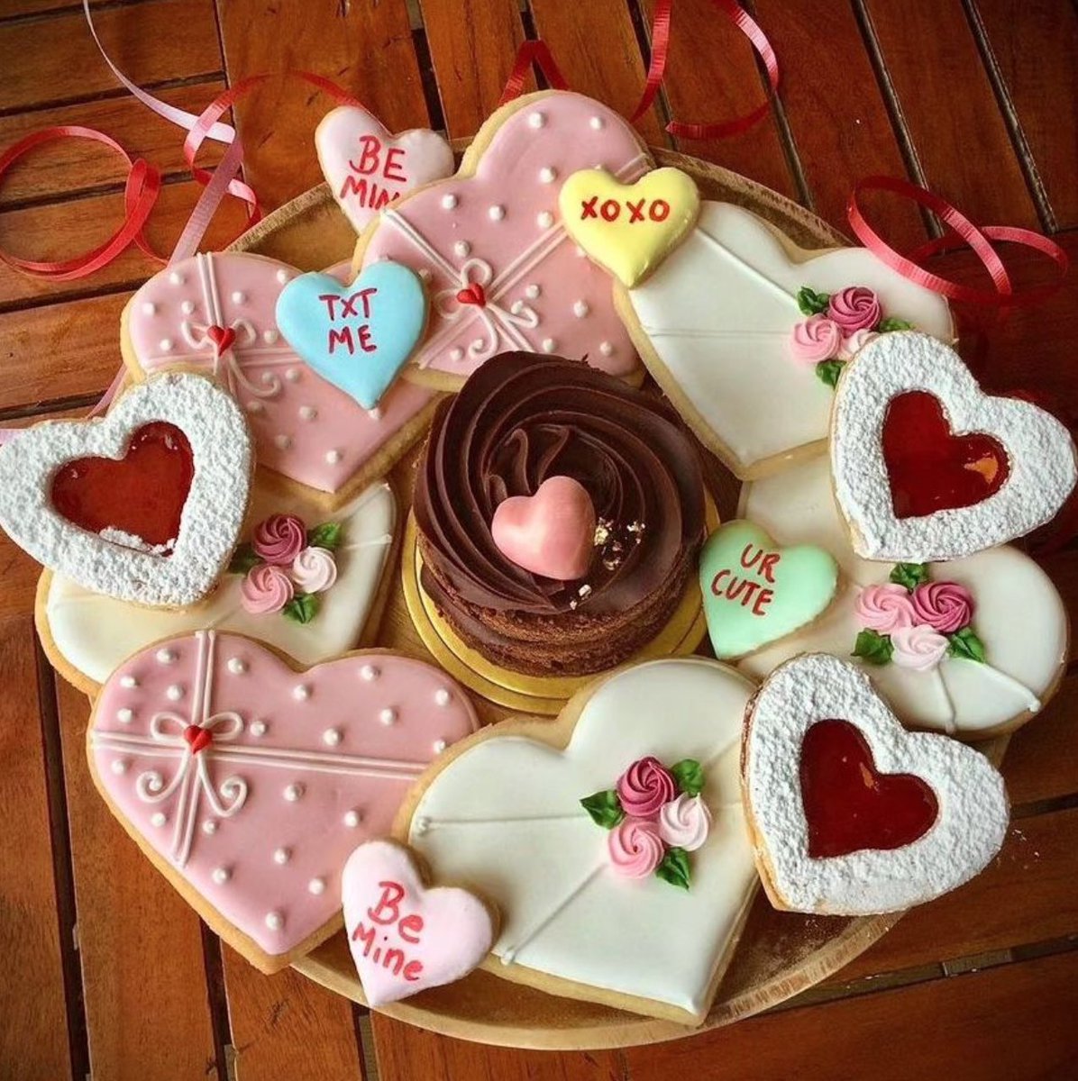 Love is in the air in the #AncasterVillage! 💖

Here is a sneak peek of some of the amazing items available for Valentine's Day at Caniche Bakery. Place your orders with Caniche by stopping in to check out their Valentine's Day menu📍346 Wilson St E, #Ancaster. #HamOnt