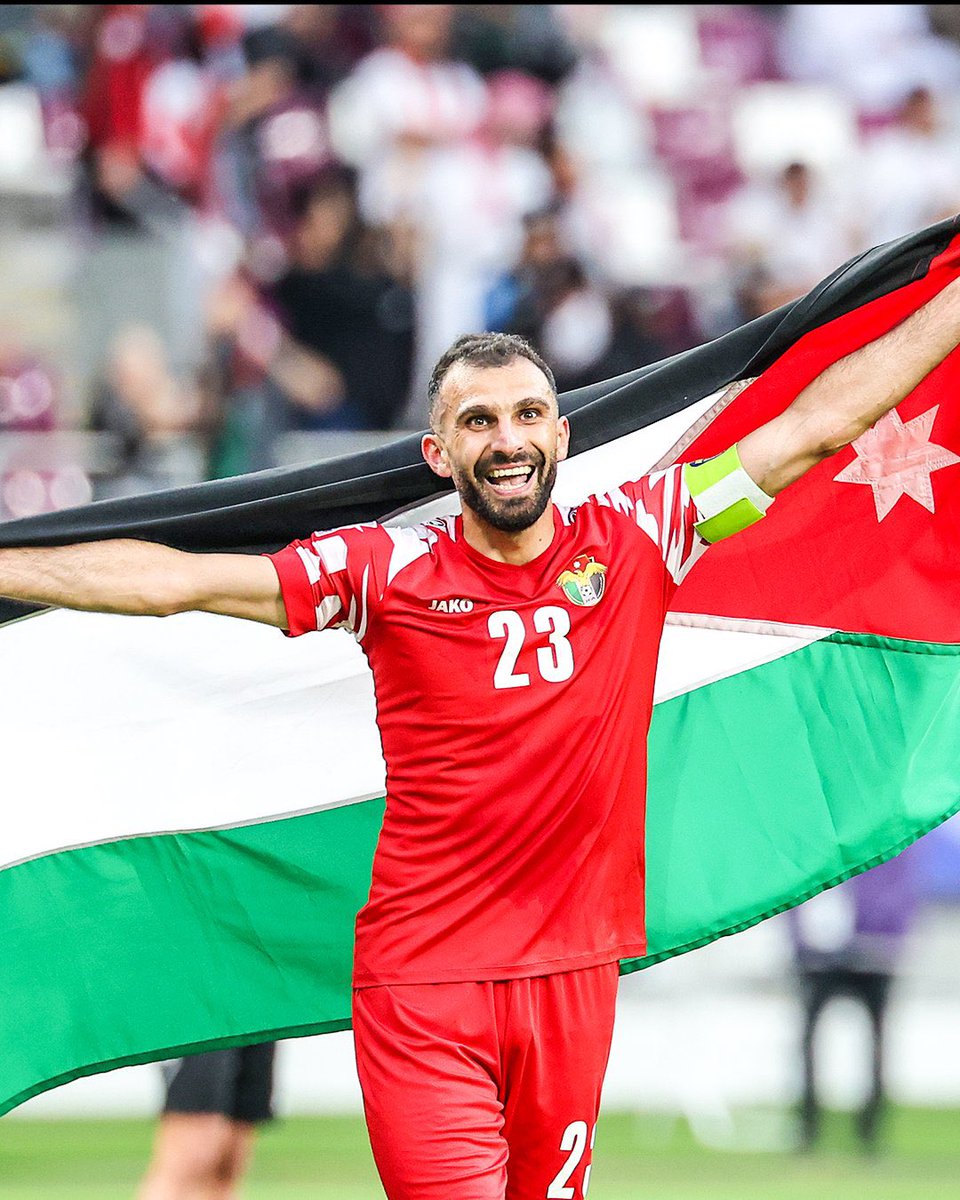 RJDuranSanJuan's tweet photo. Jordania llegó al 90’ con el marcador en contra ante Irak (1-2).

Sin embargo, ganó 3-2 gracias a un par de tantos en el tiempo de adición (90+5’, 90+7’). Locura.

Se enfrentará a Tayikistán en 4tos.

Una de esas 2 selecciones será semifinalista de la Copa Asiática. Fascinante. https://t.co/QhRNhCZ0FX