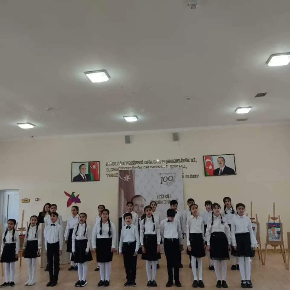 Ulu öndər Heydər Əliyevin 100 illik yubileyinin qeyd edilməsi ilə əlaqədar "Unudulmaz lider-Heydər Əliyev" adlı tədbir keçirilib.
Məktəbdə fəaliyyət göstərən musiqi-xor dərnəyin şagirdləri və məktəbin müxtəlif yaş kateqoriyalı şagirdləri fəal iştirak ediblər.
#HeyderEliyev100il