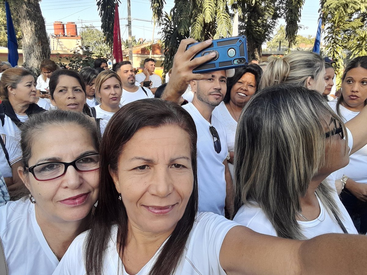 Ismaray12921917's tweet photo. #EducaciónGranma desde el Museo Ñico López participa en el abanderamiento de la Escuela Pedagógica" Rubén Bravo" al recibir la bandera #85CTC @btan0987 @YudelkisOrtizB @YanetsyTerry @TeresaTrinchet @ortiz_uriarte #EducaciónGranma https://t.co/8Z5yNlXXrc