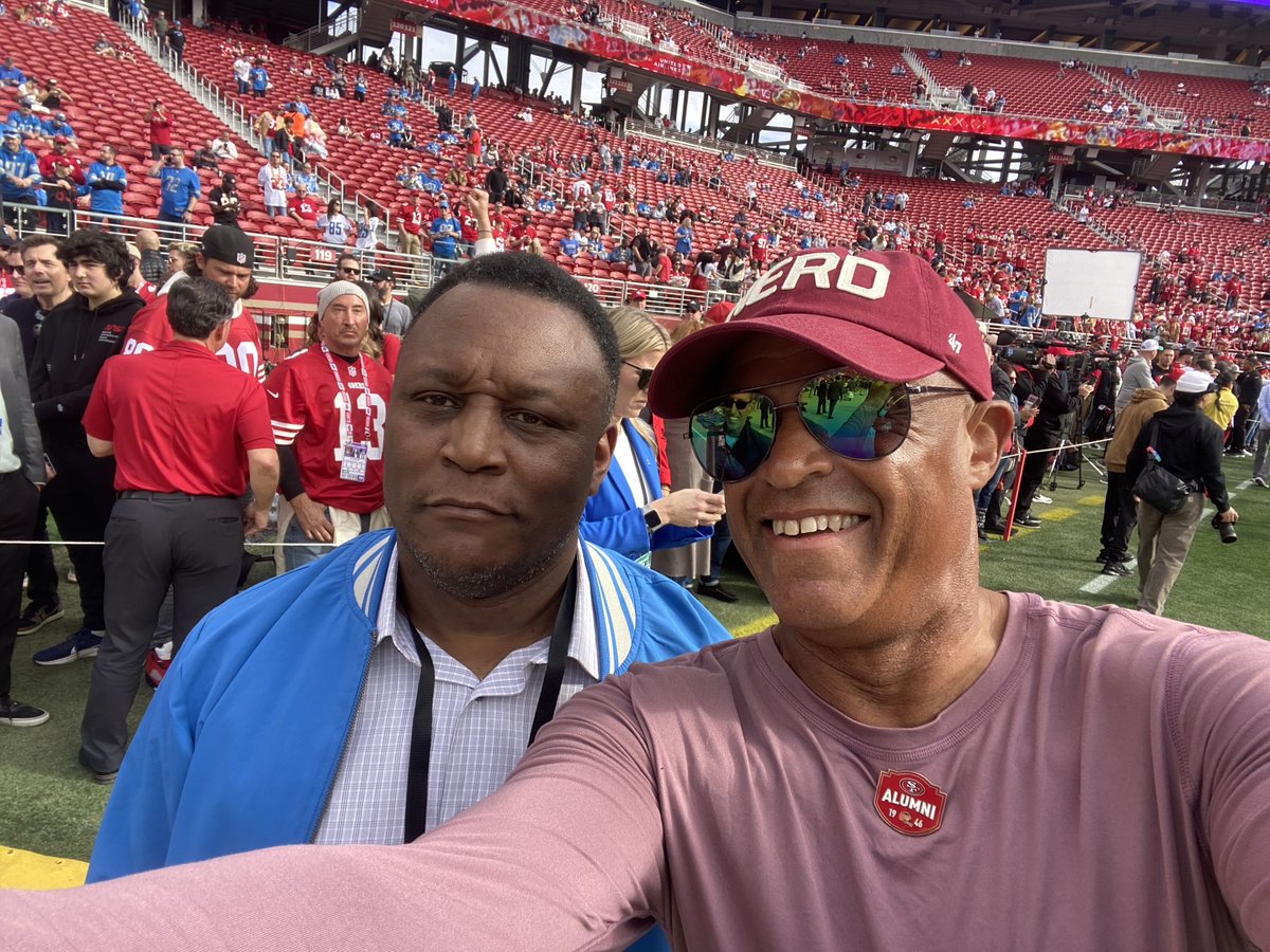 The Adventures of Toi Cook continues at the NFC championship game with a RB on the Mount Rushmore of RBs. I was finally able to grab him 30 years later lol! #barrysanders #goat #legend #icpatterns #neuro42 #gamechangeranalytics #thecardinalmediagroup
