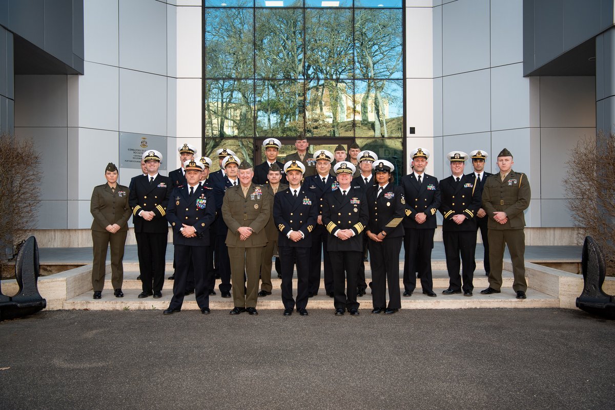 #Teamwork One common goal! Vice Adm. Ishee, commander, U.S. 6th Fleet, left, and Maj. Gen. Sofge, right, commander U.S. Marine Corps Forces, Europe and Africa met with Italian navy Vice Adm. De Carolis, commander in chief, naval fleet, to discuss future collaborations, Jan. 25.