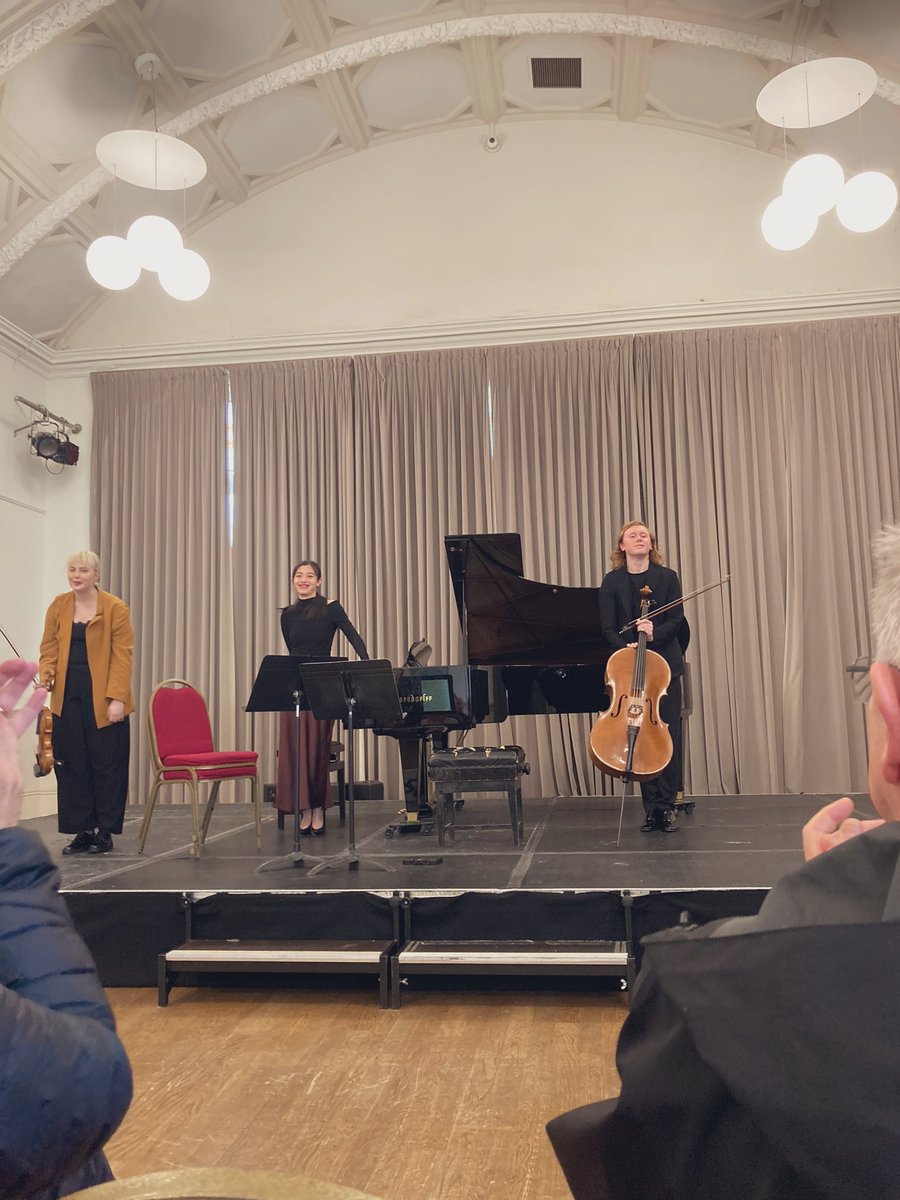 So good to hear the superb @PaddingtonTrio smashing it this afternoon @BlackheathHalls. Also feels so good for the soul to listen to a lunchtime recital 😎