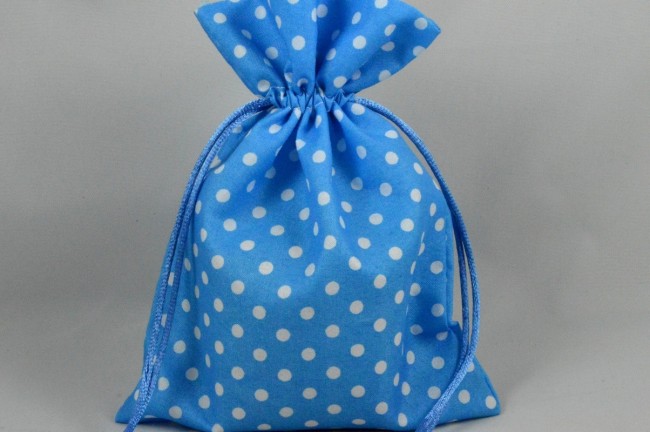 ColourRibbons's tweet image. Introducing our charming Set of 3 Gingham Gift Bags, complete with lovely drawstrings for easy tightening 🎁. 

Choose from small (approx 10.5cm x 13cm) or medium (13cm x 18cm) sizes. 

Website SKU: 88167

#ginghambags #giftbags #drawstringbags #britishstyle #giftwrapping