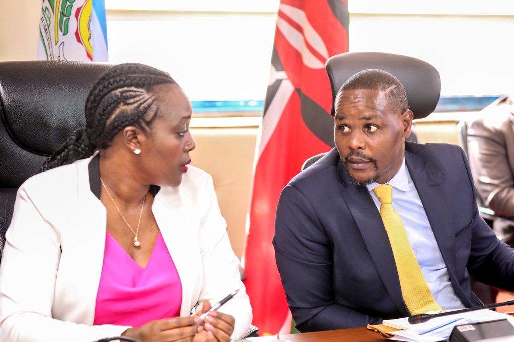 Eng_F_Ngeno's tweet photo. Ahead of tomorrow's meeting with the Government Delivery Services (GDS) team to assess the progress of various key projects, accompanied CS @HonTuya, PS colleague @GMugambi_EBS in a meeting of the entire Ministry to review the Ministry's submission. #ServiceDelivery https://t.co/IIjnd1pBpD