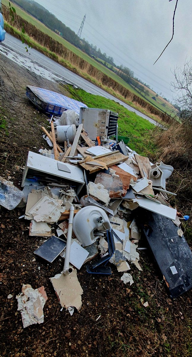 Dumped illegally, Fencott Rd,  Boarstall, Bucks
Evidence found during examination is under investigation
#ZeroTolerance response to #flytip and or duty of care offences will follow as far as the evidence allows
#SCRAPflytipping