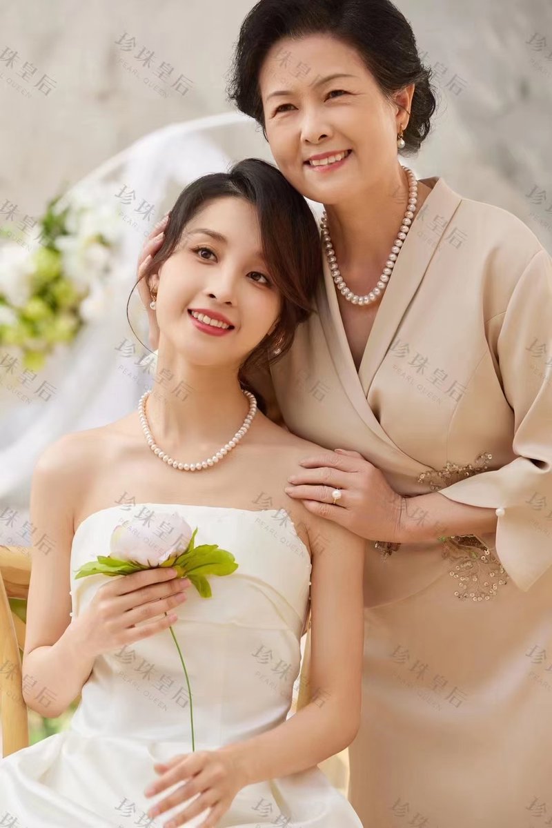 Pearl necklace is best gift for your wife or your mother.