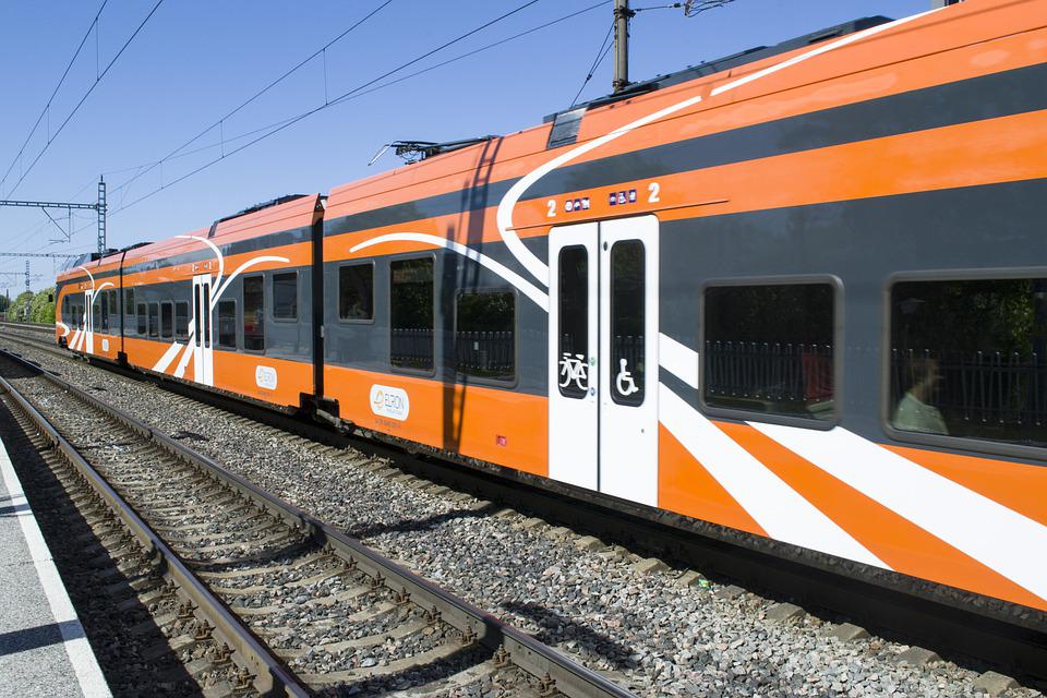 RRInternational's tweet photo. #România va avea până în 2026 un număr de 16 #locomotive #electrice noi, care vor fi produse de Alstom în Germania şi vor putea atinge până la 200 km/h, valoarea contractului, care include şi #mentenanţă timp de 20 de ani, ridicându-se la 767,51 milioane de lei, fără TVA. https://t.co/Y4MJTdpY0i